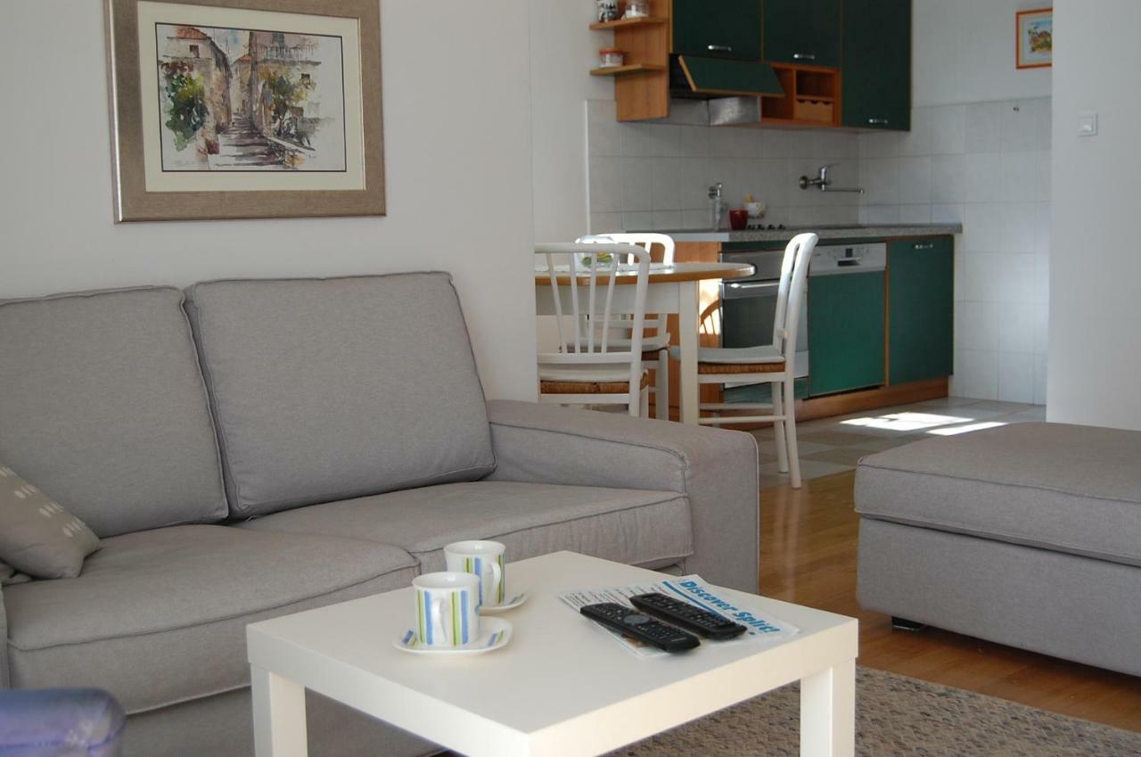 Apartment Definis สปลิท ภายนอก รูปภาพ