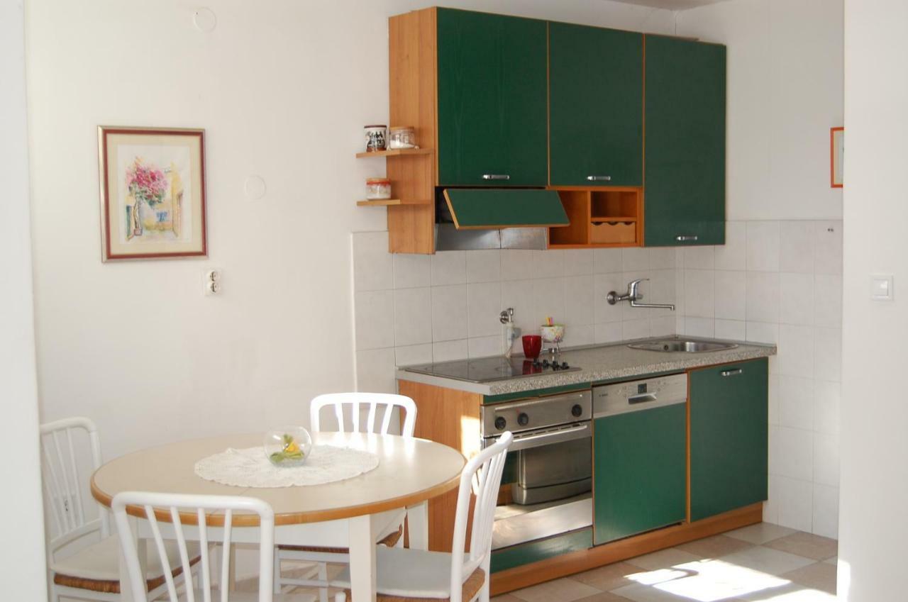 Apartment Definis สปลิท ภายนอก รูปภาพ